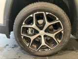 Jeep純正18インチアルミホイールとなっております。