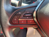 ステアリングスイッチ付きのハンドル!運転に支障をきたすことなくナビ操作が可能です!!