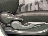 運転手の体格に合わせて,運転席の座面の高さ調整ができるシートリフターが付いてます