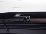 スーパーナイトビジョン2.0をリアカメラにも搭載。夜間走行や暗い駐車場などの低照度環境でも鮮明な映像で録画することができます。スマートフォンとPCで映像を確認できます。安心の純正品です。