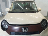 ◆ホイール装着車◆シンプルなデザインのホイールキャップ付きです。