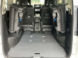 シートを左右に分割して跳ね上げることが出来て荷物に合わせたシートアレンジが可能です!!