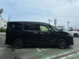 運転席側からの写真です。黒色は迫力があります。