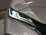 「アダプティブハイビームシステム(AHS)」が装備。LEDの配光範囲を細やかに制御し、先行車や対向車に光が当たる部分だけを自動的に遮光するので、ハイビームでの走行頻度がより向上します。