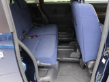 【置きラクボックス】フロアに直接置きたくない荷物の収納に便利。バスケットモードは、片手のワンアクションで組み立て可能です。