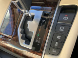 シフトレバーに解除ボタンは無く、使いやすく簡単に切換えが可能です。