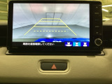 バックでの車庫入れも安心です!リアカメラが付いているバックモニター付のナビを装備しております。操作線もついており距離感も画面から確認できます。