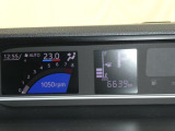 マルチインフォメーションディスプレイでクルマからの様々な運転情報を表示。