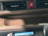 手の届くところにスマートフォンが置けるインパネセンタートレイ