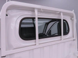 当社では全車、納車前にサービス工場で12ヶ月点検相当の整備を実施しております。そこで確認された不具合箇所は修理しておりますのでご安心下さい。