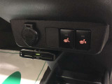 運転席・助手席にはシートヒーターが設置されています。寒い冬はもちろん、夏の冷房中に冷えやすい下肢を温めてくれます。