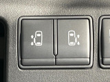 【両側パワースライドドア】スマートキーや運転席のスイッチで後席両側スライドドアの開閉が可能♪電動だから力を入れてドアを開ける必要が無く、小さなお子様でも簡単に開け閉めでき快適です♪