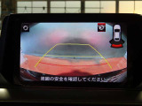 リアゲートの目立たない位置にバックカメラがあります。確認しづらい後方の障害物をバックモニターに表示されるのでより後方の視界の確保が可能です。