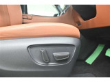 無段階でシートポジションの調整が可能です。運転しやすいベストポジションを見つけて、快適なドライブを楽しんでください。