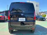 バック時目視しにくいクルマの周囲をカメラで映し出し、安全・安心駐車をサポート♪バックの苦手な方も後ろがハッキリ見えるので安心ですよ♪
