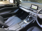 マツダは運転手中心の車つくりを行っております。上部に視認ゾーン、手が届く位置に操作ゾーンを配置し、運転に集中できるコックピットを演出しております☆