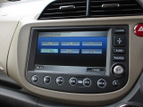ナビゲーションは純正メモリーナビを装着しております。AM、FM、CD、DVD再生、ワンセグTVがご使用いただけます。初めて訪れた場所でも安心ですね!