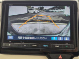 駐車時の安全確認をサポートするバックカメラも使用できます。インターナビで様々な情報を得ることもできます。
