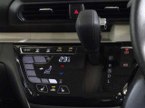 車内を快適に、オートエアコンを装備しています。