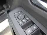 ドアミラーの鏡面の調節、格納は運転席からすべて操作できます!