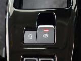 オートホールドは、ブレーキペダルから足を離しても車を停止状態に保つ機能で、運転の負担を軽減してくれますよ♪
