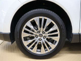 225/55R19タイヤ&純正アルミホイール付です。