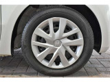 タイヤサイズは155/65R14です。