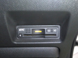 ETC付。高速道路の料金所はキャッシュレスで通過です。サービスエリア等にあるスマートインターの出入りも利用可能でとっても便利。ご納車後すぐにお使い頂けるようセットアップしてのお渡しとなります。