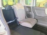 【シートアレンジ】荷物や乗車人数に合わせてシートを調整でき、幅広いシーンに対応できます。