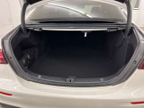 トランク容量は大きく、ご旅行やゴルフ等様々なシチュエーションで大活躍致します。よく搭載されるものをお持ち頂ければ実際に積んだ様子を確認して頂くことも可能でございます。