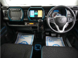 運転にかかわる様々な操作を安全に行えるように視点移動が少なく、操作性に配慮されたスイッチ類が凝縮されたコクピットです。