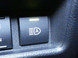 オートマチックハイビームとは、先行車や対向車のライトを認識し、ハイビームとロービームを自動で切り替える機能です。夜道の視界を確保します。詳細は販売店スタッフまでおたずねください。