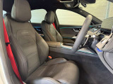 メルセデスのシートは、少し硬めに出来ておりますので、長時間の運転でも疲れにくく、安全にドライビングをお楽しみ頂けます