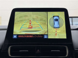 真上から見下ろしたような視点で車とその周囲を確認出来る画面と、車両後方を映し出すバックモニター画面の2つを表示してくれます。