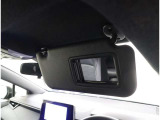 前席のサンバイザーに装備される小さなミラーが付いています。女性がお化粧をチェックするのに最適、と言うことでバニティー(VANITY=化粧テーブル)ミラーと呼ばれています。