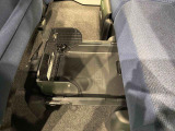 中敷きを立ち上げれば、倒れやすい荷物も安定して積める置きラクボックスが標準装備