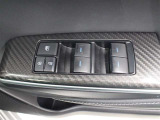 運転席からも操作可能な全席パワーウィンドウが装備されています。