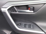 運転席側ドア内側の写真になります。汚れが目立つ部分になりますが、クリーニングも行っております。
