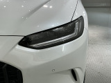 LEDヘッドライトは、点灯の瞬間から最大光量を発揮し、突然暗くなるトンネルなどでの安定感を高めます。