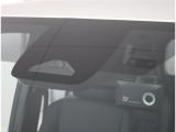 サポカーSとは、衝突被害軽減ブレーキに加えて、高齢者に多いと言われている踏み間違い事故防止をサポートする機能です。詳しくは販売店スタッフまでおたずねください。