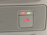【SOSコール】急病時や危険を感じた時にはSOSコールスイッチを押すと専門オペレーターに接続!万が一エアバック展開事故の時は自動通報します!