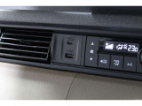 スマートフォンなどの音楽再生が可能なUSB接続ジャック装備車両です♪♪♪