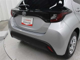 後方から接近する車両を検知して、衝突被害の軽減に寄与する安全機能リヤクロストラフィックオートブレーキ[パーキングサポートブレーキ(後方接近車両)]が装着されています。