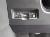 高速道路上に設置されたITSスポットと双方向通信を行うETC2.0ユニットは、ETC機能に加え、安全運転をサポートする交通情報を提供します。