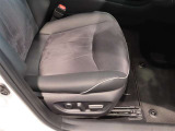 パワーシート搭載。微妙な調整が手軽にでき、ピッタリのポジションで運転することが可能です。