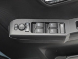 パワーウィンドウのスイッチです。 運転席に居ながら助手席の窓を開け閉めできるので便利ですよ。 ロック機能も付いてるので子供がイタズラして窓を開けるという事もできなくできますよ。