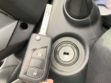 今や欠かせないアイテムとなったキーレス。もちろん付いています。直接キーを差し込まなくてもドアの施錠・開錠が出来ます。ドア回りのキズ防止にもなりますね