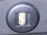 USB端子を装備しております。