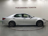 【まるごとクリーニング】シートを取り外し、車内を徹底洗浄。隅々まで丁寧に仕上げています。