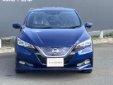 フロントガラスの上部には衝突軽減ブレーキの装置も付いており、より安全に運転を楽しんでいただくことができます。